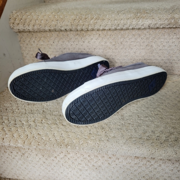 Sperry grey sparkle sneakers with velvet laces. Women's size 8 - Picture 3 of 4